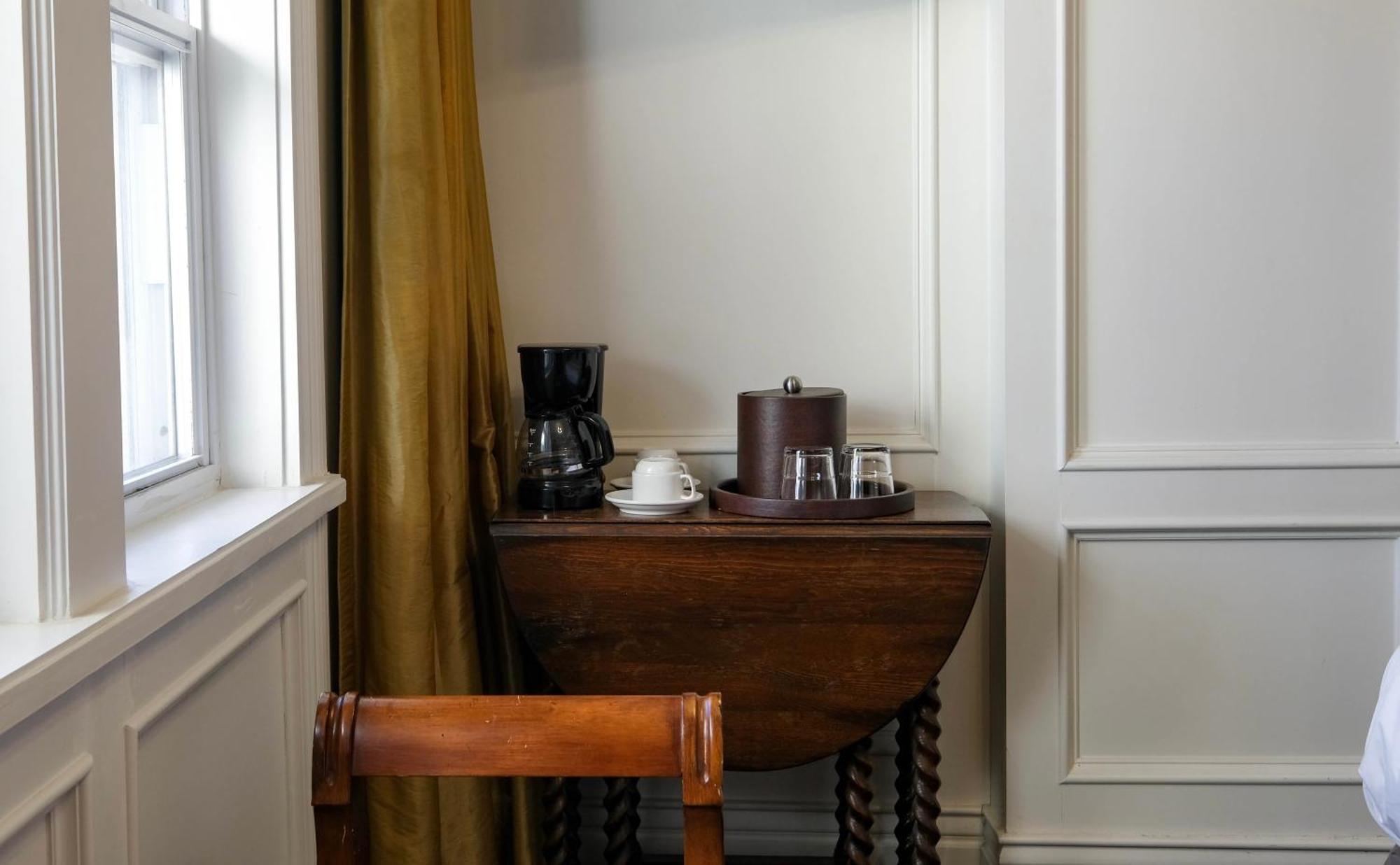 Dickson Street Inn Фейетвилл Экстерьер фото