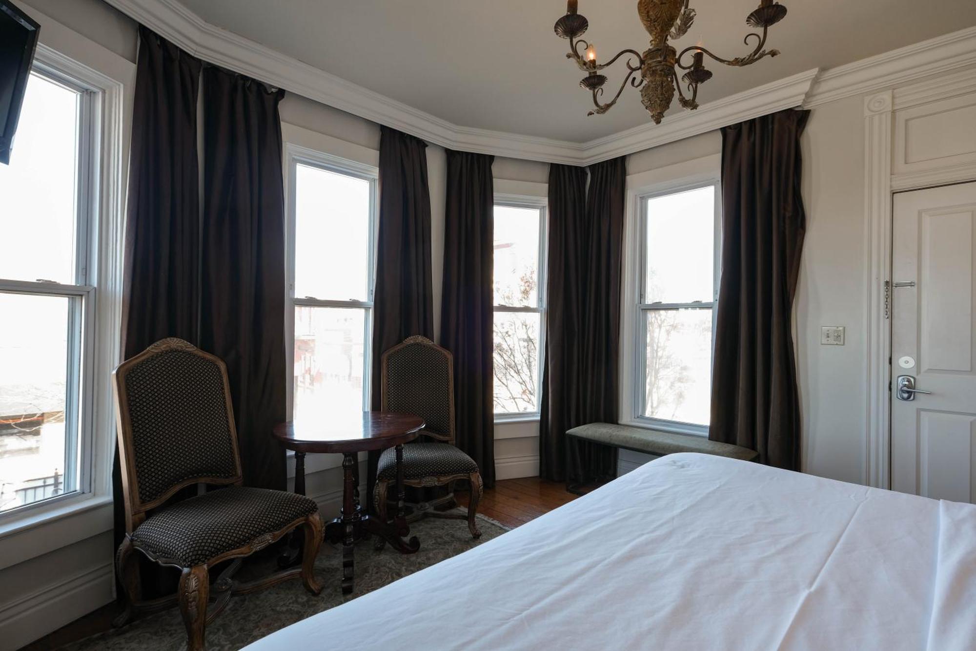 Dickson Street Inn Фейетвилл Экстерьер фото